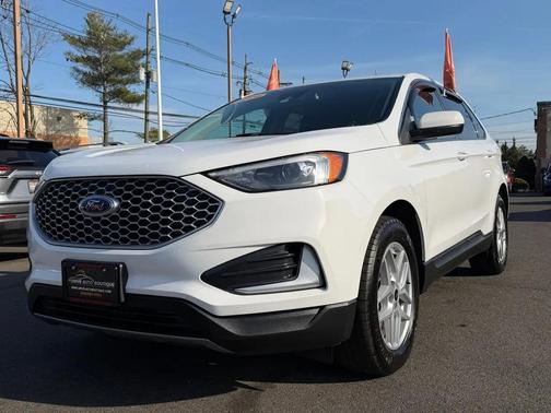 White 2024 Ford Edge SEL