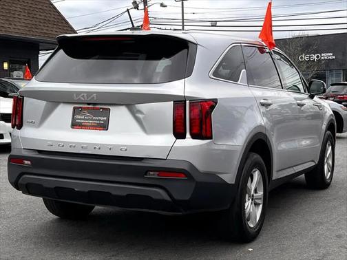 2022 Kia Sorento LX