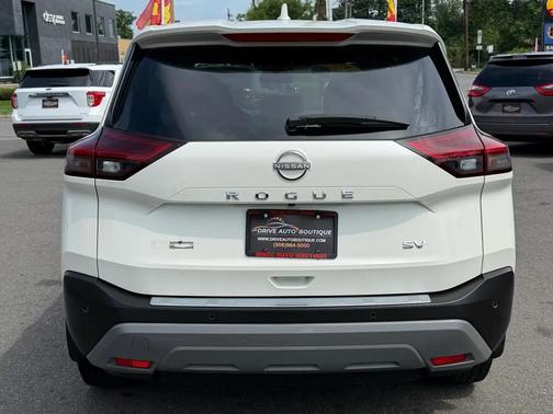 Pearl White Tricoat 2023 Nissan Rogue SV