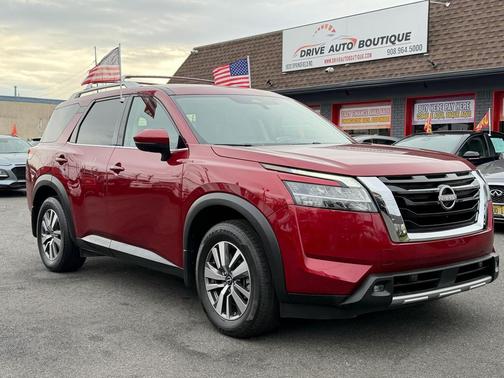 2022 Nissan Pathfinder SL 4WD