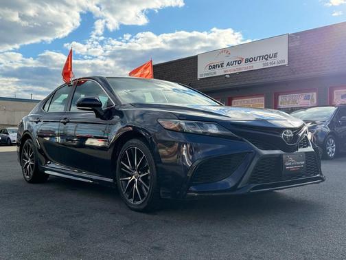 2022 Toyota Camry SE