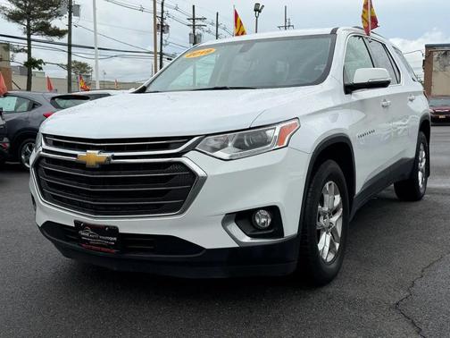 Summit White 2019 Chevrolet Traverse LT Cloth