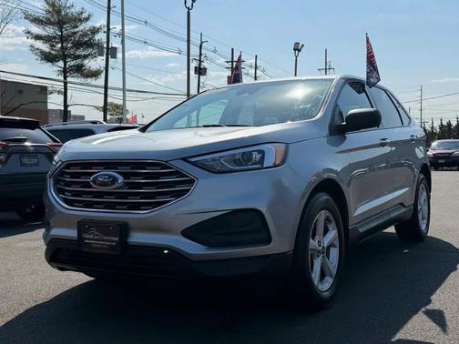 Iconic Silver Metallic 2022 Ford Edge SE