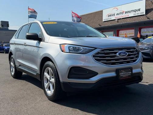 Iconic Silver Metallic 2022 Ford Edge SE