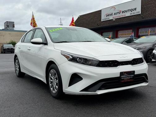 Clear White 2023 Kia Forte LXS