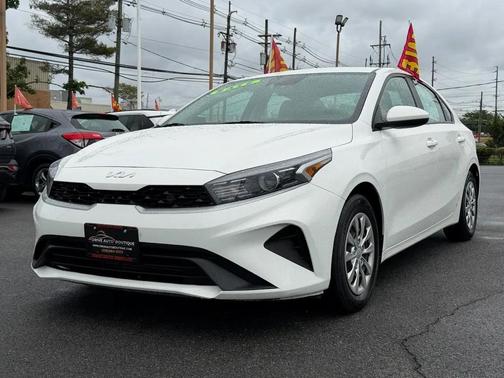 Clear White 2023 Kia Forte LXS