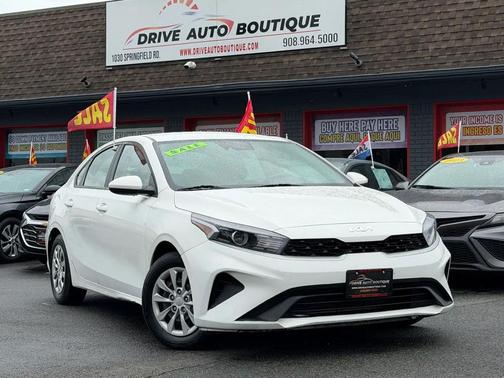 Clear White 2023 Kia Forte LXS