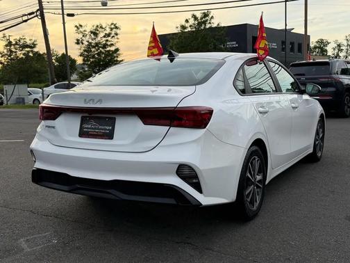 Snow White Pearl 2023 Kia Forte LXS
