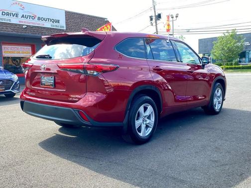 2021 Toyota Highlander LE