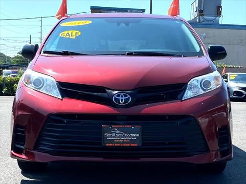 2019 Toyota Sienna LE