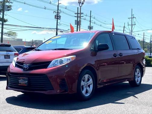 2019 Toyota Sienna LE
