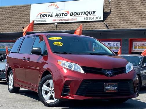 2019 Toyota Sienna LE