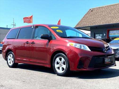 2019 Toyota Sienna LE