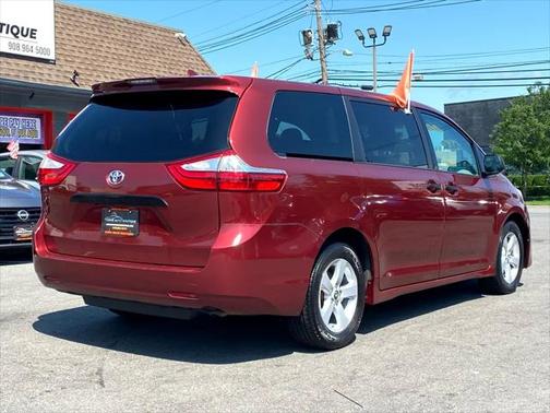 2019 Toyota Sienna LE