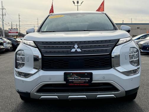 2023 Mitsubishi Outlander SE