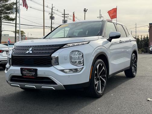 2023 Mitsubishi Outlander SE