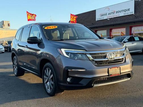 Modern Steel Metallic 2019 Honda Pilot EX