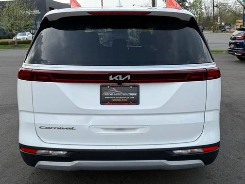 Snow White Pearl 2022 Kia Carnival LXS