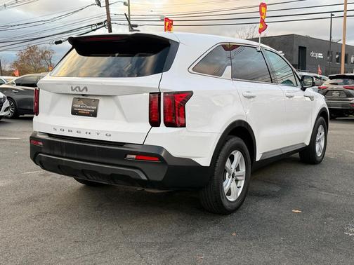 2022 Kia Sorento LX