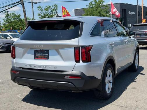 Sparkling Silver 2022 Kia Sorento LX