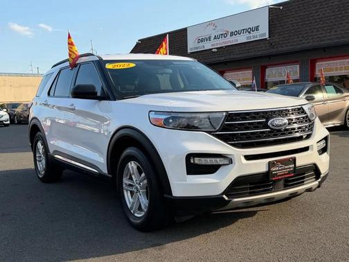 White 2022 Ford Explorer XLT