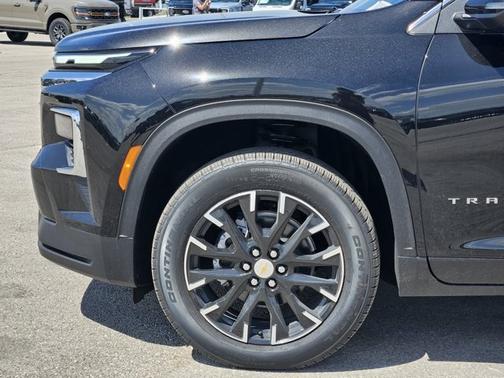 Mosaic Black Metallic 2026 Chevrolet Traverse FWD LT