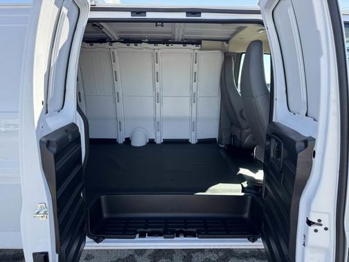 Summit White 2026 Chevrolet Express 2500 1WT