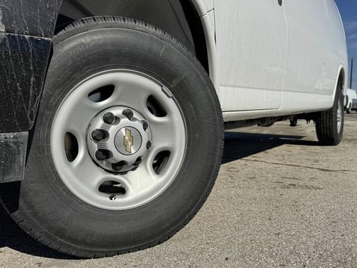 2026 Chevrolet Express 2500 1WT