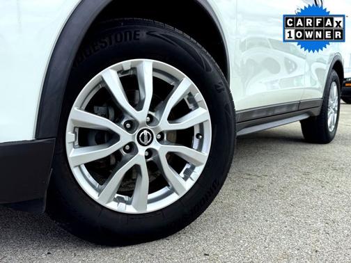 Glacier White 2017 Nissan Rogue SV