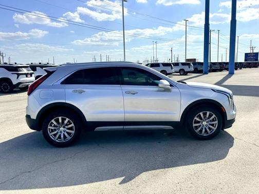 Radiant Silver Metallic 2020 Cadillac XT4 Premium Luxury