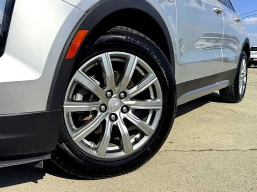 Radiant Silver Metallic 2020 Cadillac XT4 Premium Luxury