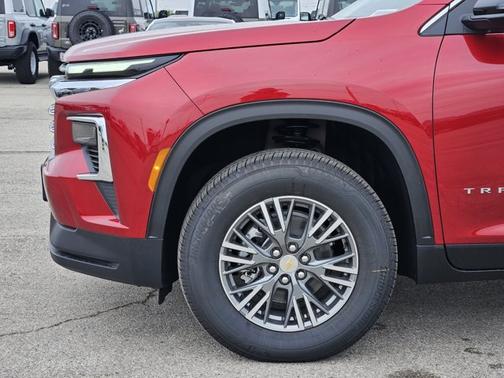 Radiant Red Tintcoat 2026 Chevrolet Traverse FWD LT