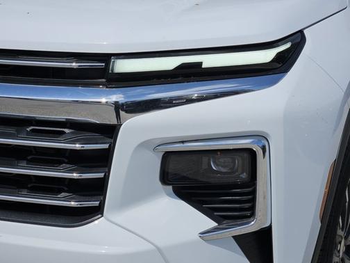 Summit White 2026 Chevrolet Traverse FWD LT