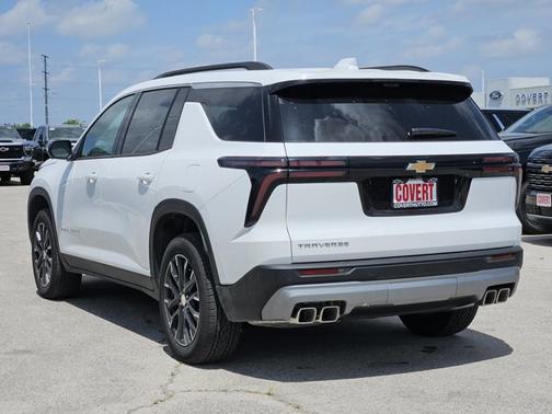 Summit White 2026 Chevrolet Traverse FWD LT