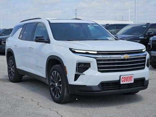 Summit White 2026 Chevrolet Traverse FWD LT