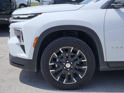 Summit White 2026 Chevrolet Traverse FWD LT