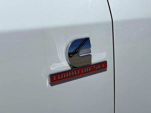 Bright White Clearcoat 2023 RAM 2500 Laramie