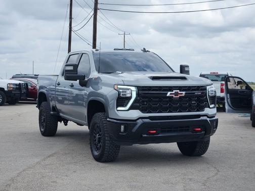 Sterling Gray Metallic 2026 Chevrolet Silverado 2500 ZR2