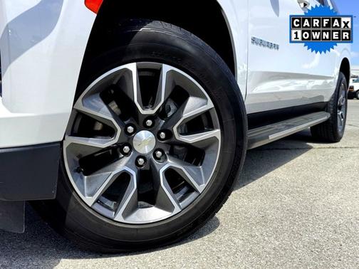 Iridescent Pearl Tricoat 2021 Chevrolet Suburban LT