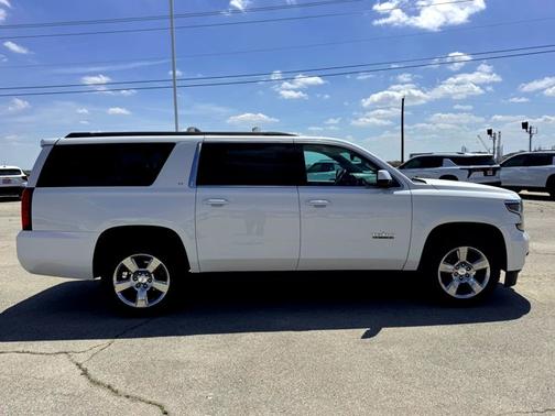 Iridescent Pearl Tricoat 2019 Chevrolet Suburban LT
