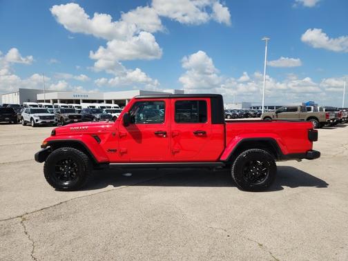 Firecracker Red Clearcoat 2024 Jeep Gladiator Willys