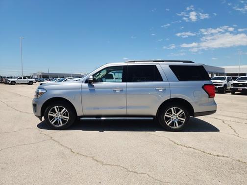 Silver 2022 Ford Expedition XLT