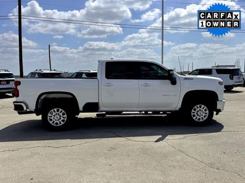 Summit White 2022 Chevrolet Silverado 2500 LT