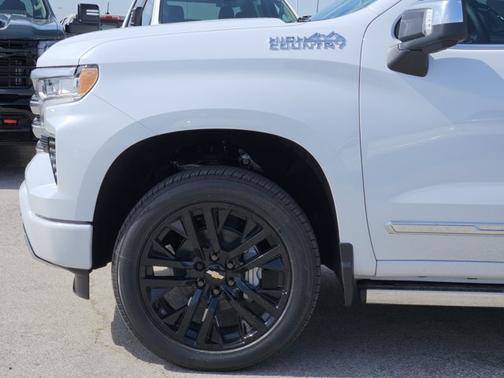 Polar White Tricoat 2026 Chevrolet Silverado 1500 High Country