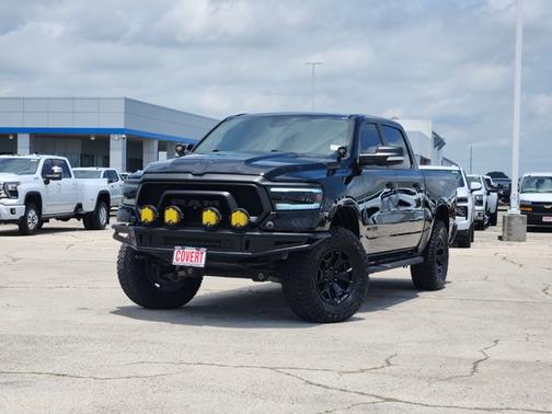 Diamond Black Crystal Pearlcoat 2022 RAM 1500 Big Horn