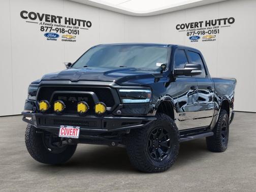 Diamond Black Crystal Pearlcoat 2022 RAM 1500 Big Horn