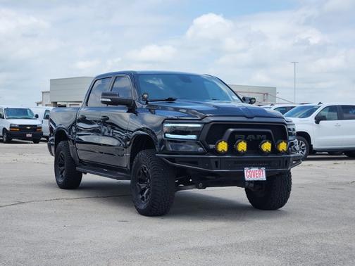Diamond Black Crystal Pearlcoat 2022 RAM 1500 Big Horn