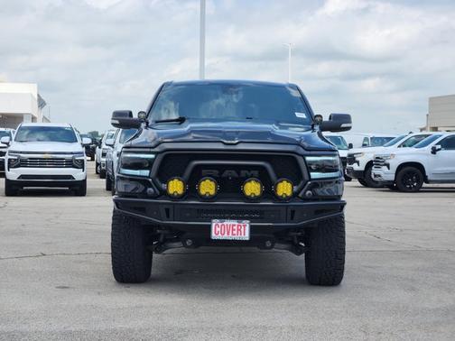 Diamond Black Crystal Pearlcoat 2022 RAM 1500 Big Horn