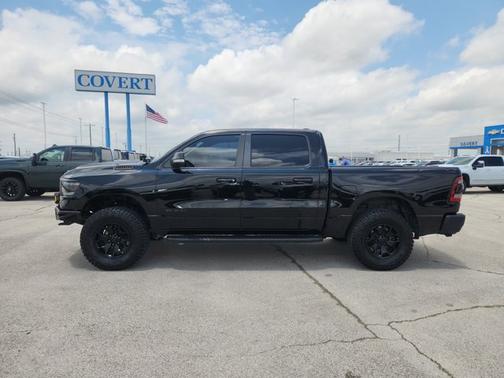 Diamond Black Crystal Pearlcoat 2022 RAM 1500 Big Horn