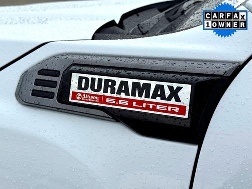 Summit White 2025 GMC Sierra 2500 AT4